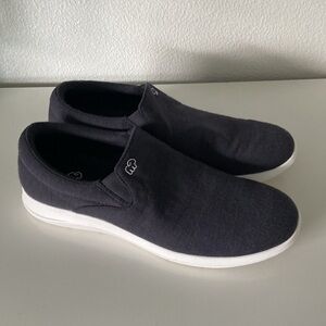 Merinos wool slips on shoes dark gray men’s size 11 worn ones